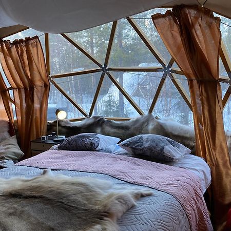 Aurora Igloo Fireplace-Heated Tents In A Secret Forest With Private Jacuzzi And Shared Sauna Bathroom And Dog Friendly Rovaniemi Kültér fotó