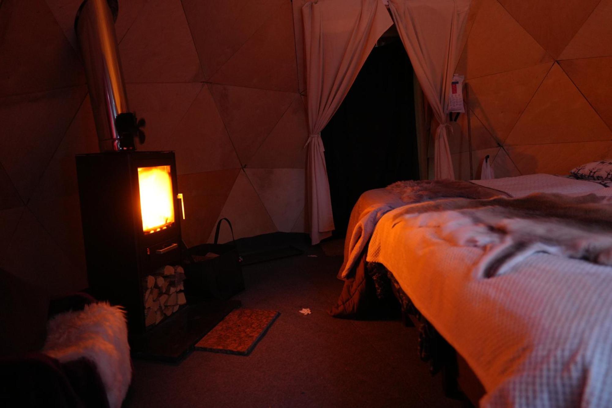 Aurora Igloo Fireplace-Heated Tents In A Secret Forest With Private Jacuzzi And Shared Sauna Bathroom And Dog Friendly Rovaniemi Kültér fotó